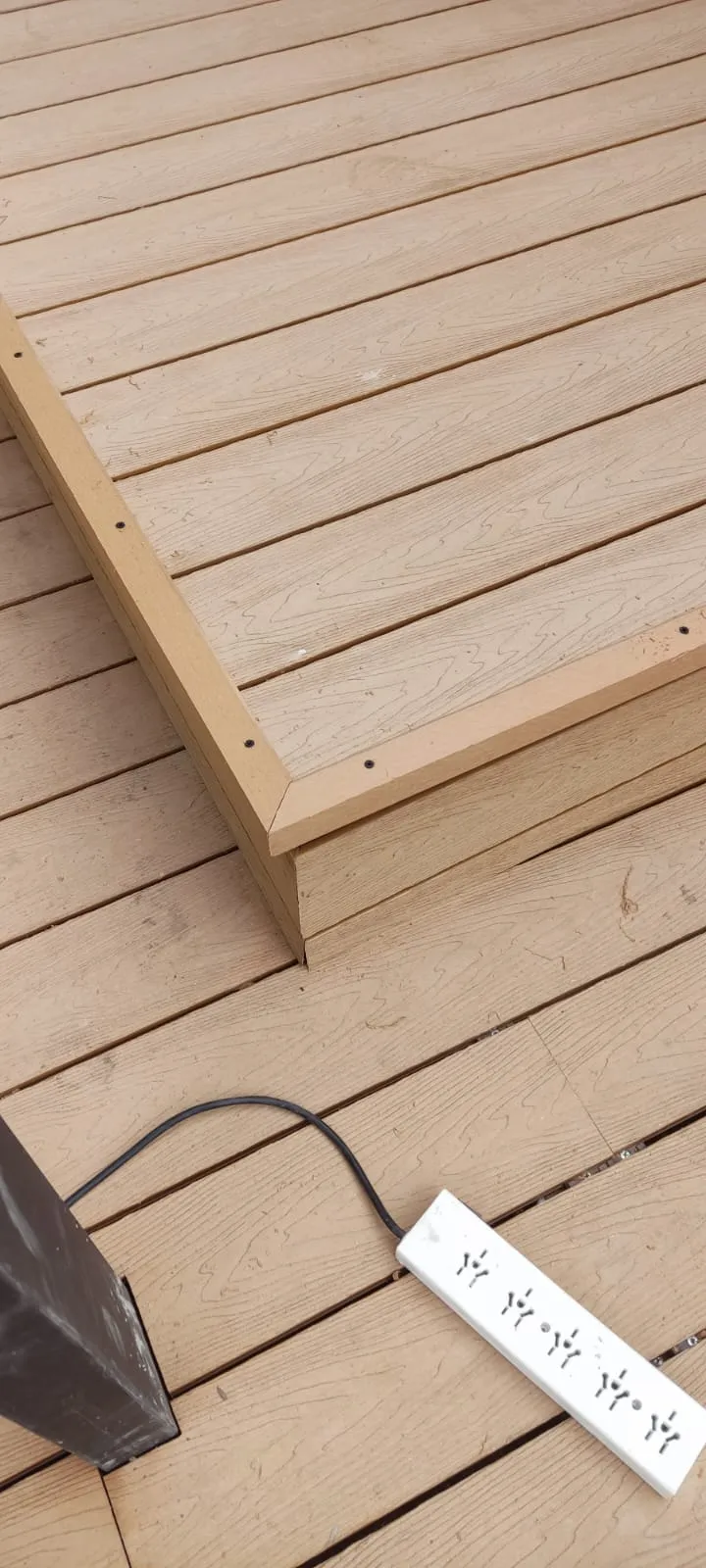 Deck WPC exterior resistente a intemperie sin mantenimiento